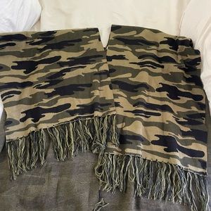 KERISMA CAMO SHAWL